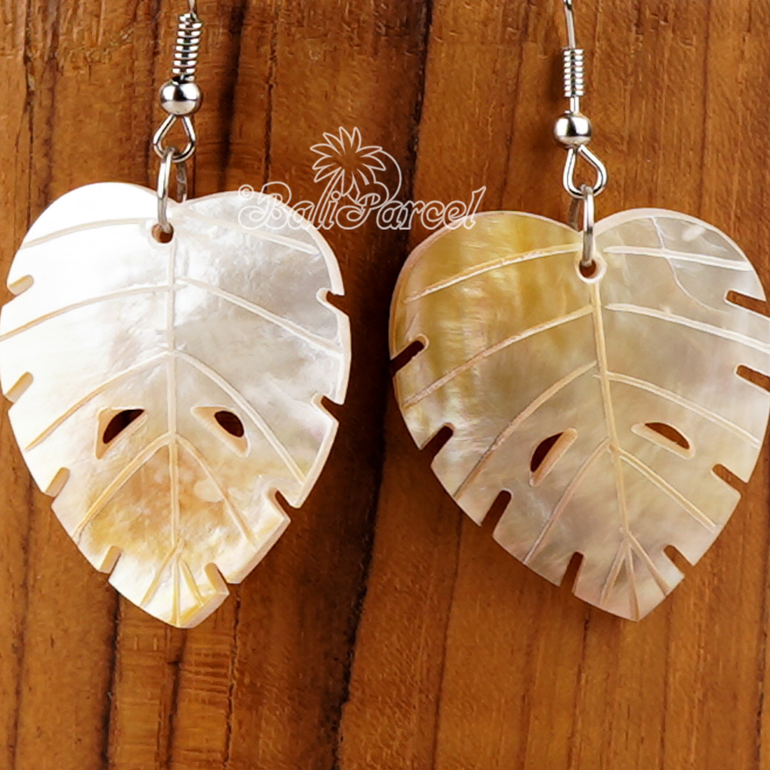 Shell Carving Earring