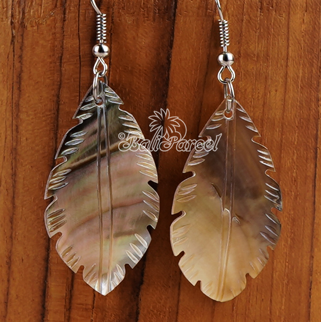 Shell Carving Earring