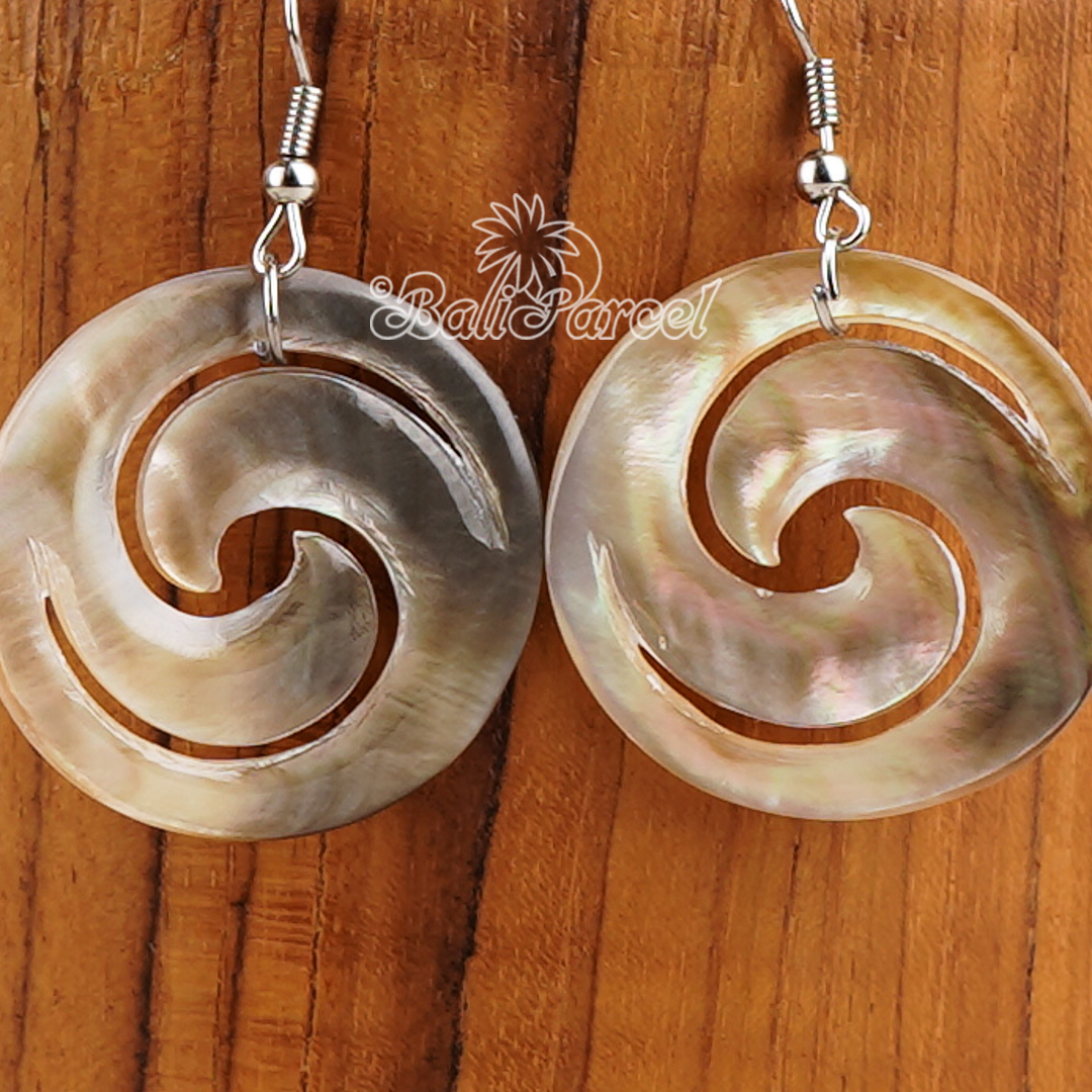 Shell Carving Earring