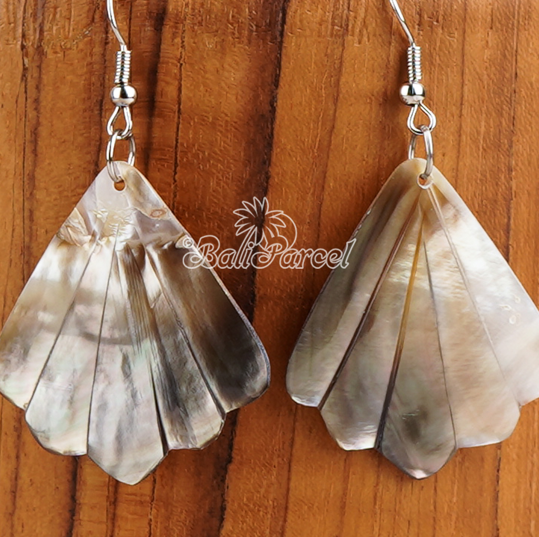 Shell Carving Earring