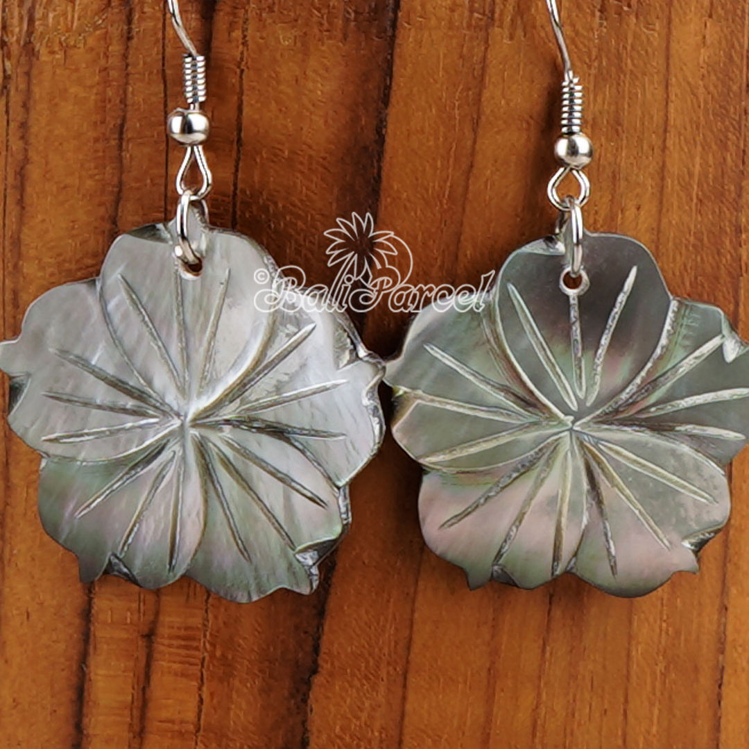 Shell Carving Earring