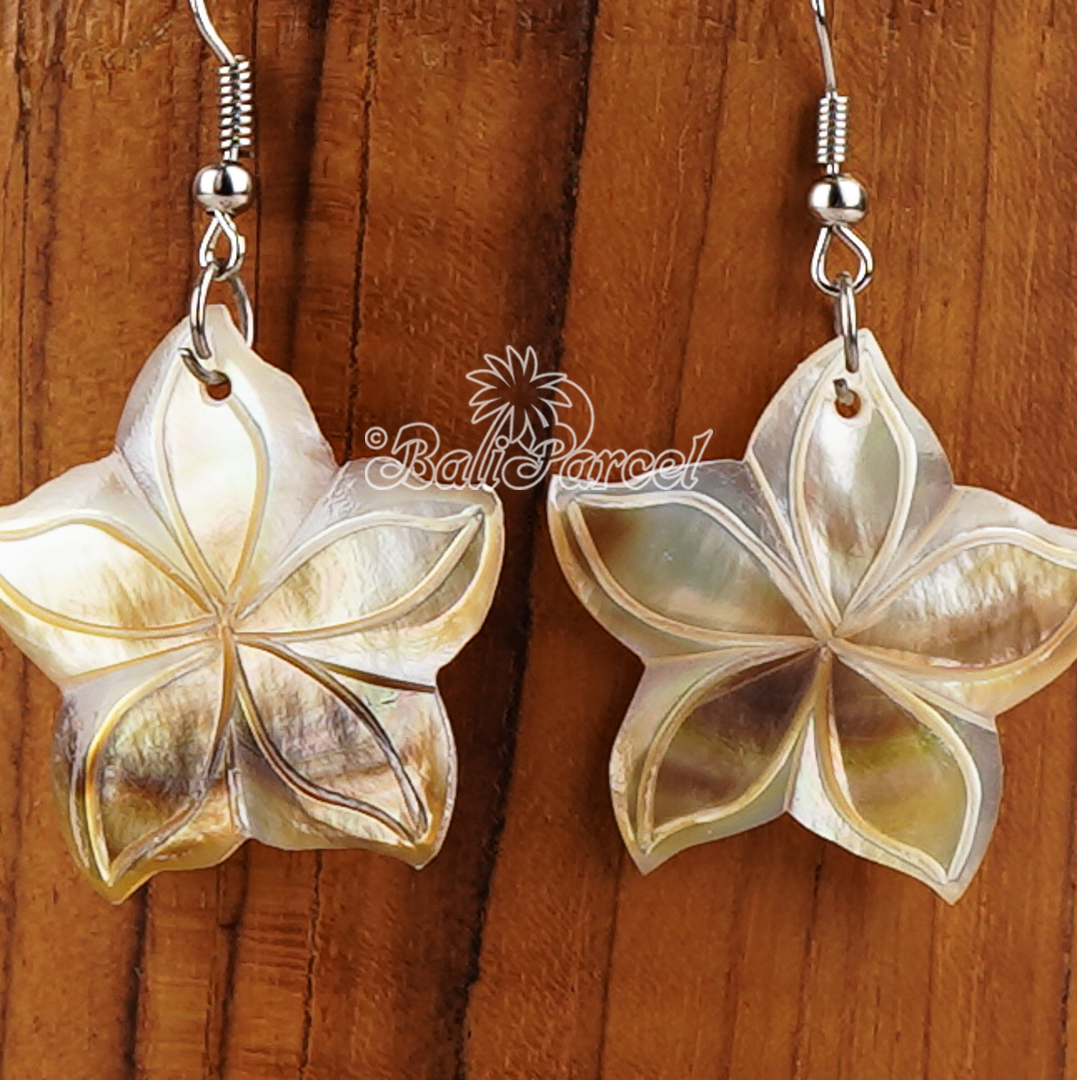 Shell Carving Earring