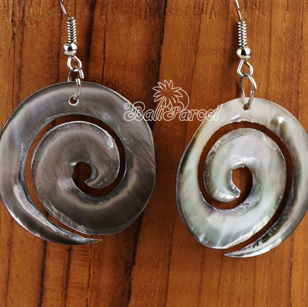 Shell Carving Earring