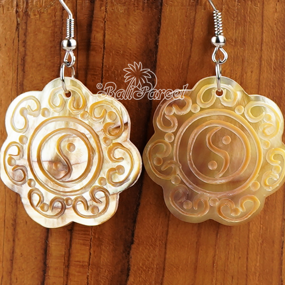 Shell Carving Earring