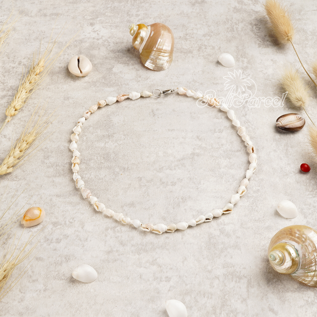 Small Shell Choker Necklace